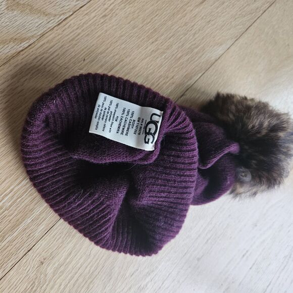 UGG Wool Cashmere Beanie Hat Burgundy Pom Pom Rib Knit Winter Women’s - Picture 2 of 8